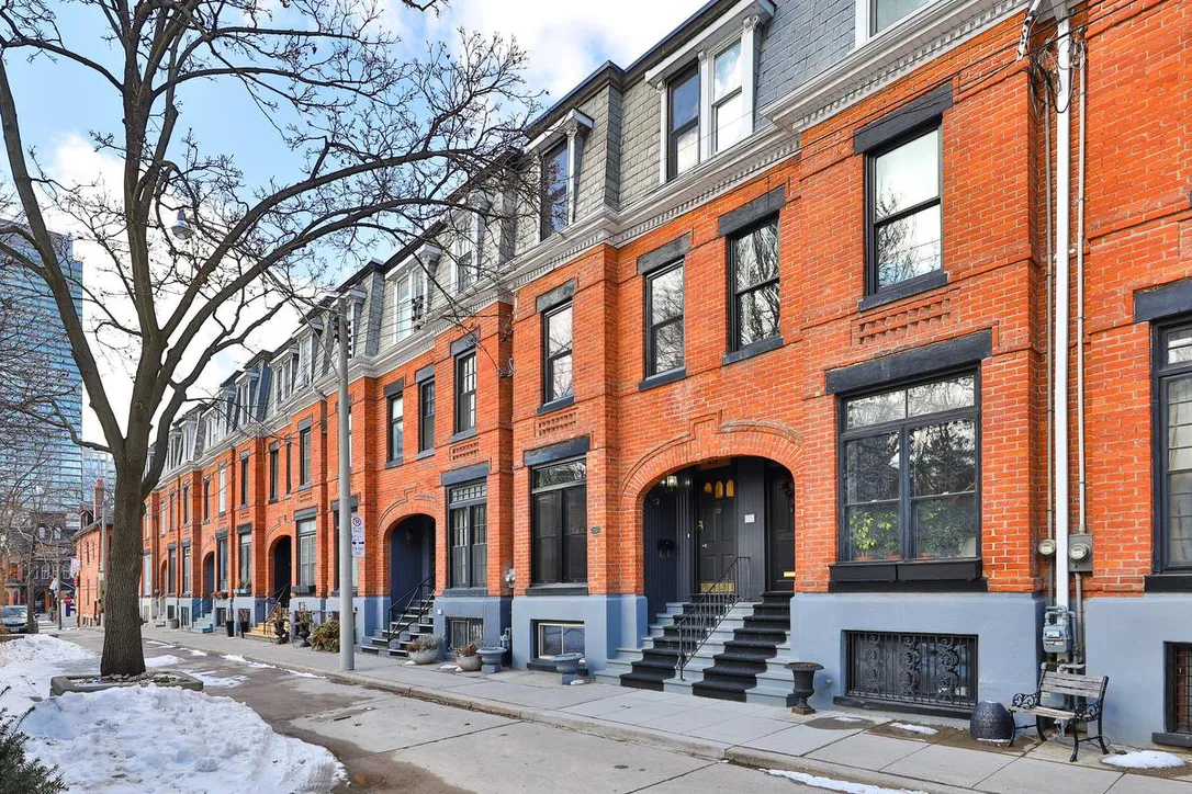 These Toronto rowhouses are over 130 years old and were home to Roy Thomson. Now, a unit listed for $1.7 million